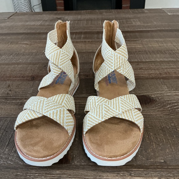 BOBS from Skechers Shoes - Bobs Sketchers Desert Kiss Woman’s Size 8 Woven Fabric Memory Foam Foot Bed